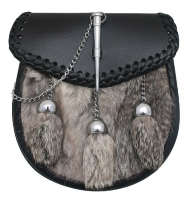Grained leather with rabbit fur Front pin loop closure Double plaited pattern on the flap and body