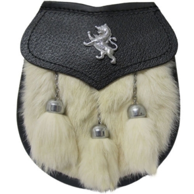 A rabbit fur lion sporran with a front-opening lion badge